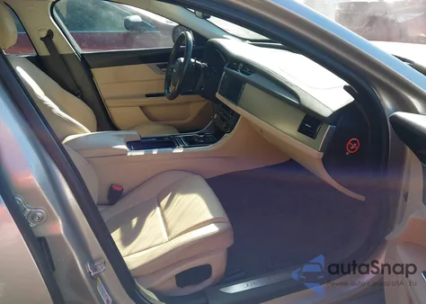 2017 Jaguar Xf 20D Premium из США, поврежденный, VIN SAJBD4BN2HCY32366